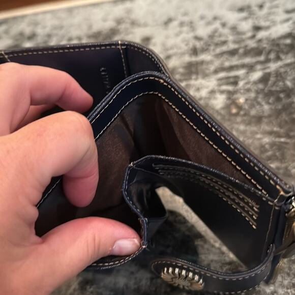 Lavemi Navy Blue Leather RFID Blocking Bi-Fold Wallet - Picture 5 of 6